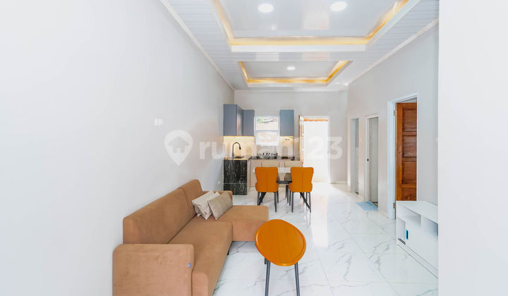 2-Story East-Facing House 10 Minutes to Grand Mall Cimanggis Ready for Renovation J29396 2-Story East-Facing House 10 Minutes to Grand Mall Cimanggis Ready for Renovation J29396