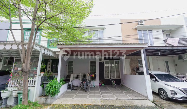 Strategic House 14 Minutes to LRT Jatibening Baru Station Assisted by J-32752 Mortgage