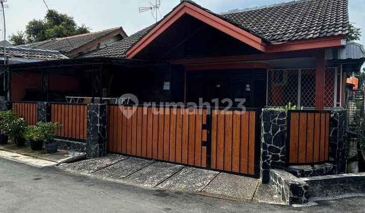 Ready-to-Occupy House 14 Minutes to Summarecon Mall Bekasi South Facing J35715 Ready-to-Occupy House 14 Minutes to Summarecon Mall Bekasi South Facing J35715