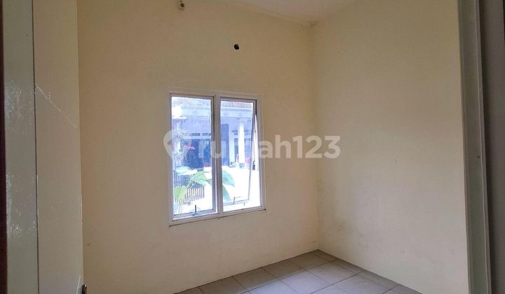 Rumah 15 Menit ke Living Plaza Pamulang Hadap Selatan J36072 2