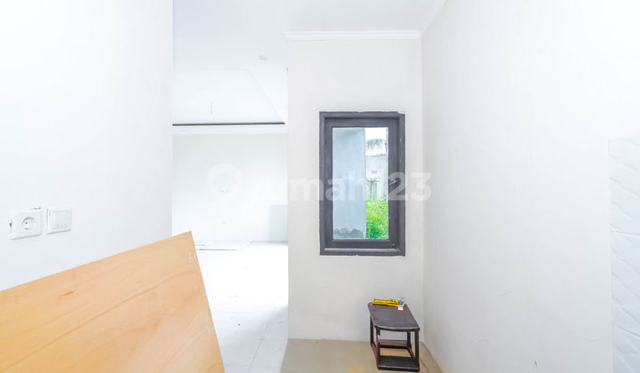 Rumah 2 Lt Strategis Dekat Sawangan 10 Menit ke Stasiun Depok Bisa KPR J-30725 2