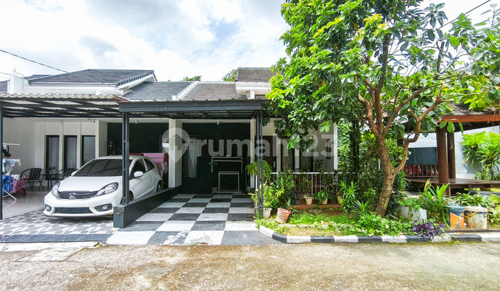 South-Facing House 14 Minutes to Paradise Walk Serpong Mall SHM Ready for KPR J-40005