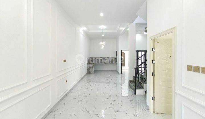 Rumah Mewah 4 Kamar Tidur 15 Menit ke Transpark Mall Bintaro J32253 2