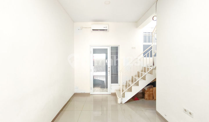 East-Facing House 8 Minutes to Brawijaya Hospital Tangerang J-35982 East-Facing House 8 Minutes to Brawijaya Hospital Tangerang J-35982