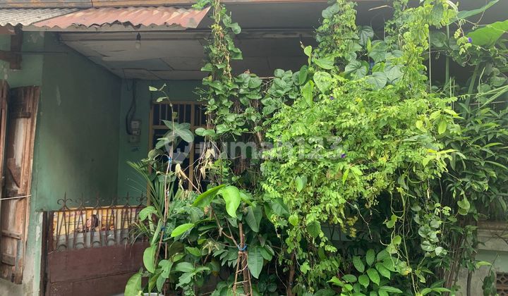 Spacious House with SHM 10 Minutes to Margonda Toll Gate Assisted by KPR J-44374