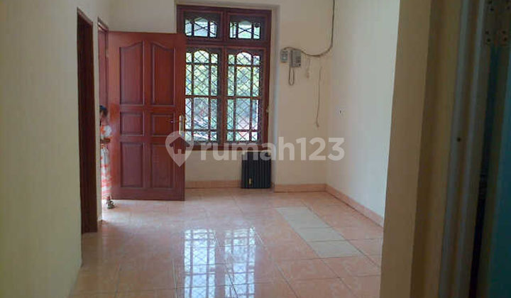 Strategic House 10 Mins to Transmart Graha Raya with KPR Assistance J-37312 Strategic House 10 Mins to Transmart Graha Raya with KPR Assistance J-37312