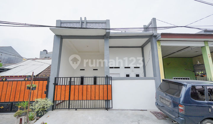 Rumah 3 Kamar 10 Menit ke Plaza Taman Harapan Baru Siap Huni J36081