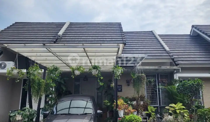 Rumah SHM Luas Hadap Selatan 15 menit ke Metropolitan Mall Cibubur J-37112
