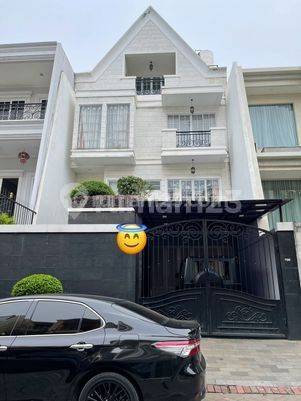 Jual Rumah Manyar Pik, Uk 8x25, 4 Lantai, Siap Huni, Fasilitas Cluster Lengkap 1