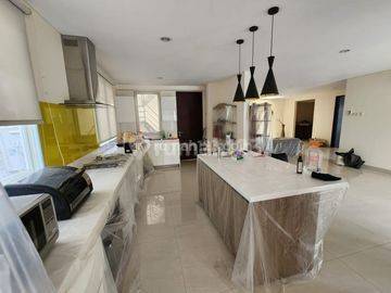 Dijual Rumah Pik Luas 285m, 3 Lantai, Furnished, Bagus Siap Huni 1