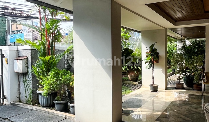WELL-MAINTAINED AND MOVE-IN READY HOUSE IN SENOPATI 2
