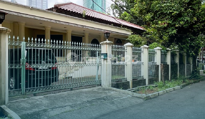 FOR SALE HOUSE CLOSE TO NJOP, CORNER LOT POSITION, IN THE ELITE & HIGHLY STRATEGIC MEGA KUNINGAN AREA! FOR SALE HOUSE CLOSE TO NJOP, CORNER LOT POSITION, IN THE ELITE & HIGHLY STRATEGIC MEGA KUNINGAN AREA!