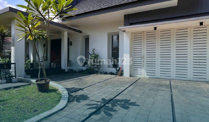 Rumah Cantik Design Classic European Terawat Dan Siap Huni, Tanah Luas. 1