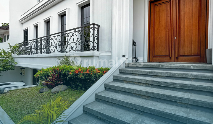 RUMAH MEWAH DI AREA SENOPATI