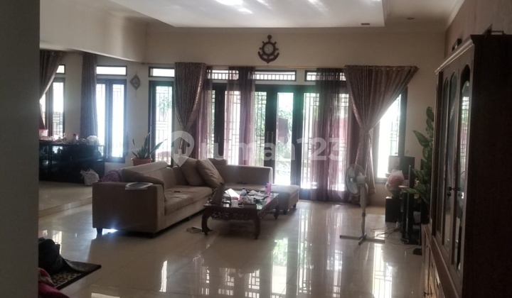 Rumah Cantik.pekarangan Luas Dejat Sekolah Insantama 2