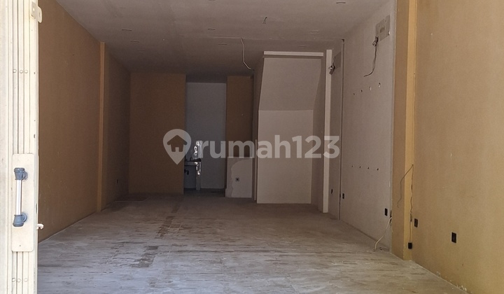 3.5-Storey Shop House on Jl. Raya Pajajaran, Bogor 2