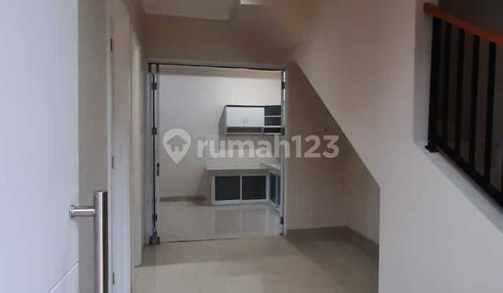 Disewakan Rumah 2 Lantai Semifurnished, Siap Huni di Fortune (Yani) 2