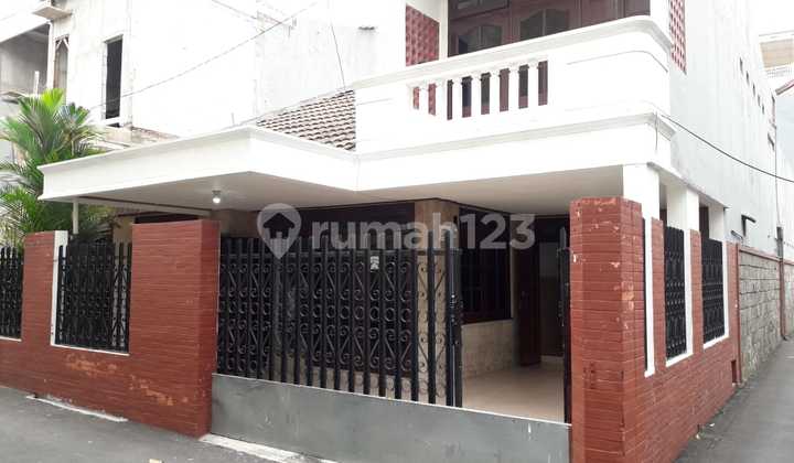 Disewakan Rumah 2 Lantai Siap Huni di Tebet Timur Dalam