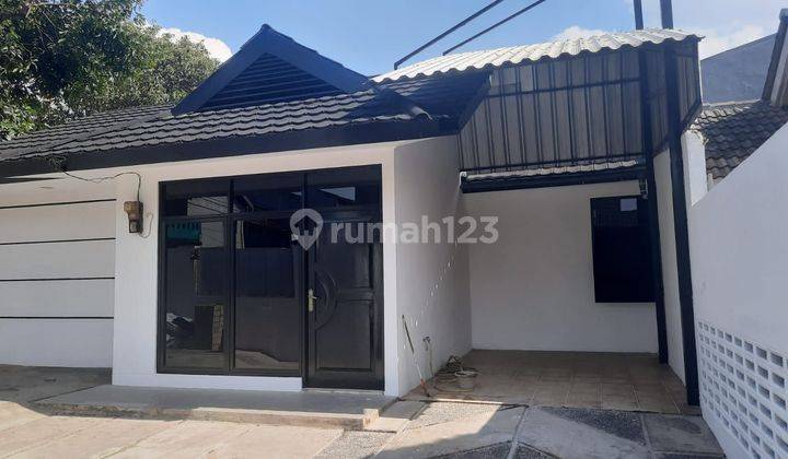 Rumah  rapi, posisi Hoek, halaman luas di Griya Loka, BSD 2