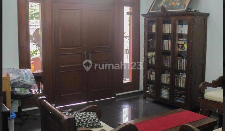 Rumah 2 lantai siap huni di daerah Elit Kebayoran Baru 1