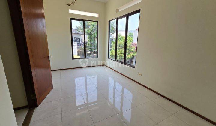 Dijual rumah 2 lantai, baru renovasi di Gardenia Graha Raya 2