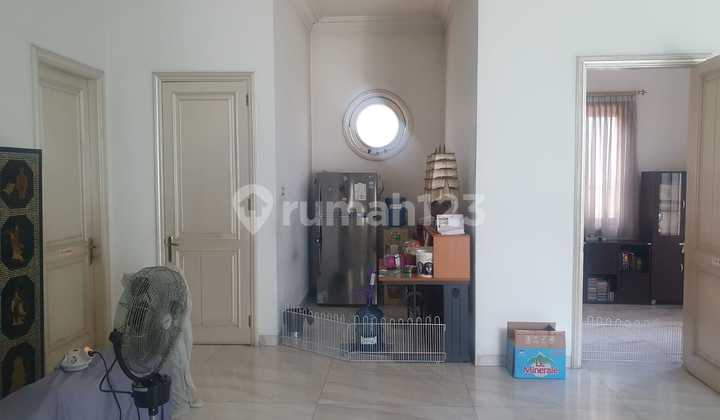 Luxurious 2-Story House in Kebon Jeruk Garden Strategic Location 2