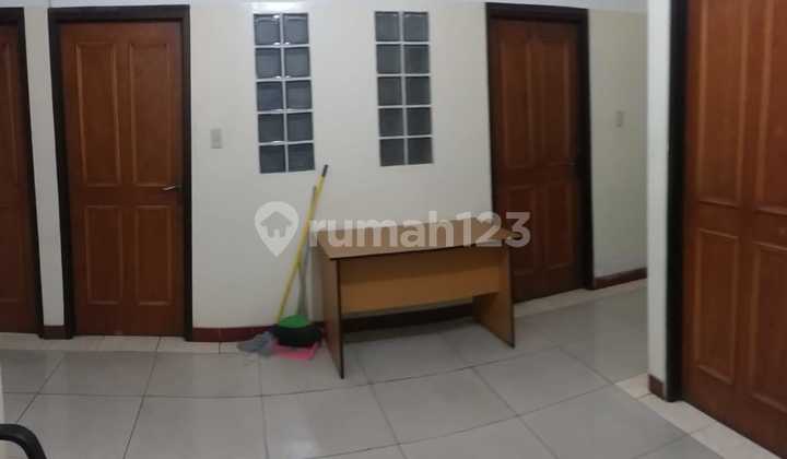 Dijual Rumah 2 Lantai di Tanjung Duren dengan 10 Kamar