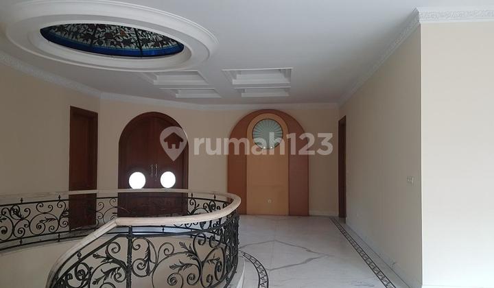 Dijual Rumah Mewah 3 Lantai di Kelapa Gading Posisi Hook 2