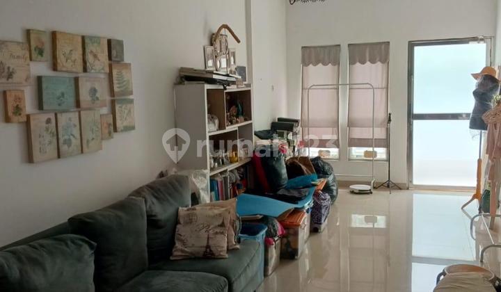 Affordable 2.5-Story House for Sale in Taman Ratu Complex, Size 7x15 Affordable 2.5-Story House for Sale in Taman Ratu Complex, Size 7x15