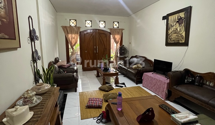 Dijual Rumah 2 Lantai Potensi Kos Kosan dengan 5 Kamar Lokasi Strategis