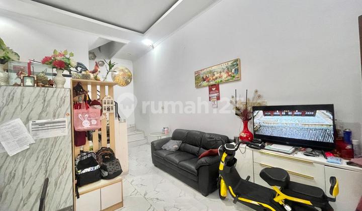 Rumah Semibaru Di Jelambar Uk 4x14 Cantik Terawat 2