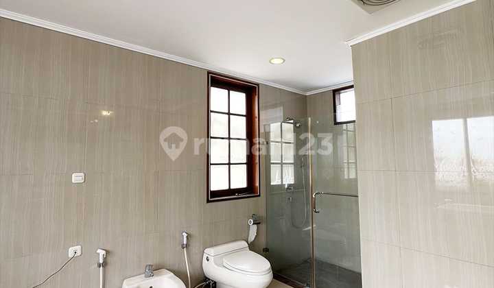 Dijual Rumah Mewah Klasik di Menteng Carport Hingga 10 Mobil 2