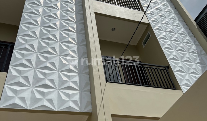 Dijual Rumah Baru 3 Lantai di Duri Kepa Cocok untuk Home Office Dijual Rumah Baru 3 Lantai di Duri Kepa Cocok untuk Home Office