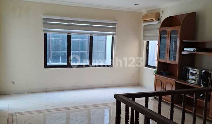 Sell Fast 2-Story House in Royal Serpong Village Size 200m2 2