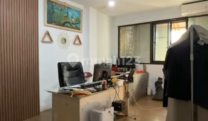 For Sale Fast 4-Story Shop House in Jembatan Lima Strategic Location For Sale Fast 4-Story Shop House in Jembatan Lima Strategic Location