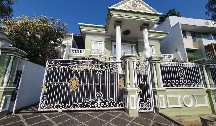 Rumah Mewah 2 Lantai Di Taman Kebon Jeruk Lokasi Strategis 