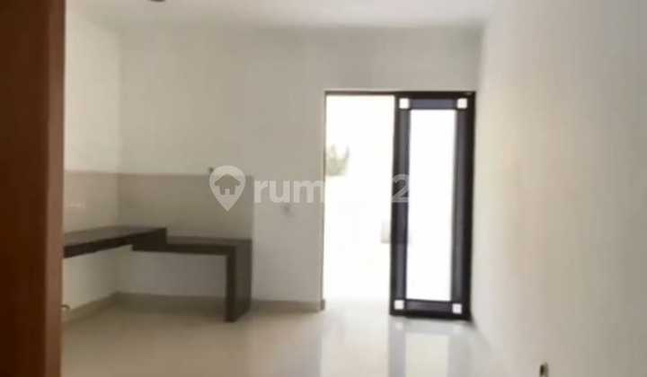 Dijual Rumah 2 Lantai di Green Lake City Lokasi Tenang Siap Huni 2