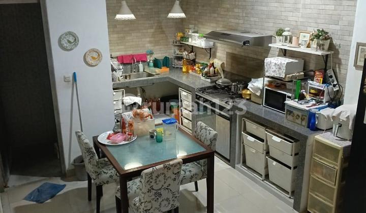 Dijual Murah Rumah 2.5 Lantai Di Komplek Taman Ratu Ukuran 7x15  2