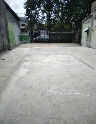 Rumah 2 Lantai di Taman Sari Renovasi Lahan Parkir Luas bisa 12 Mobil 2