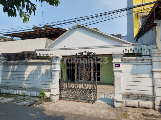 Rumah SHM 2 Lantai Tangki Lio Taman Sari, Jakarta Barat 1