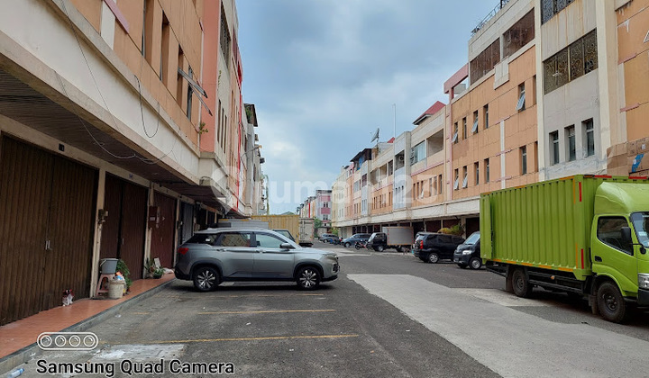 3-Storey Shophouse Permata Kota Tubagus Angke, West Jakarta 2