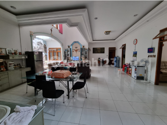 Rumah 360 m2, 2 Lantai di Taman Harapan Indah