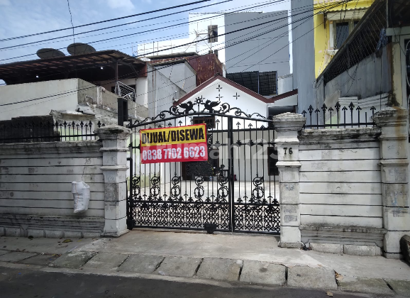 2-Story House in Taman Sari Renovated with Large Parking Space for Up to 12 Cars