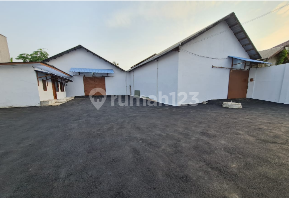 Gudang A dan B di Kapuk Raya Luas Tanah 1.055 M2 Disewakan