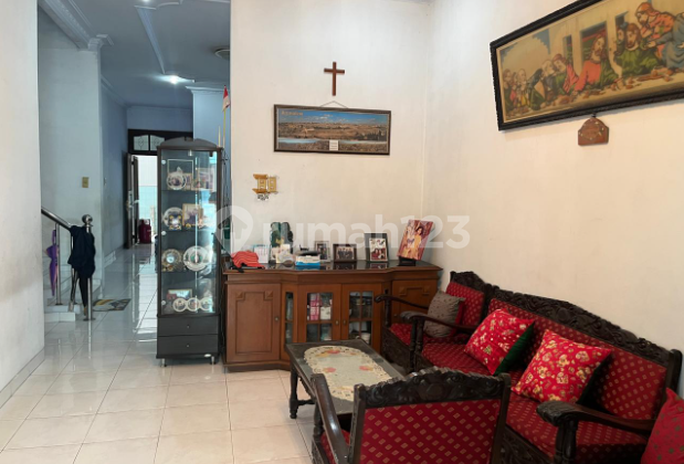 Rumah di Komplek Taman Harapan Indah Jelambar Jakarta Barat