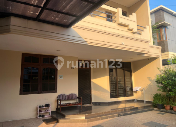 Rumah 2 Lantai Taman Harapan Indah 246 m2 di Jelambar
