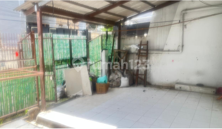 Rumah Tua SHM Hadap Selatan di Komplek Taman Harapan Indah, Jelambar 1