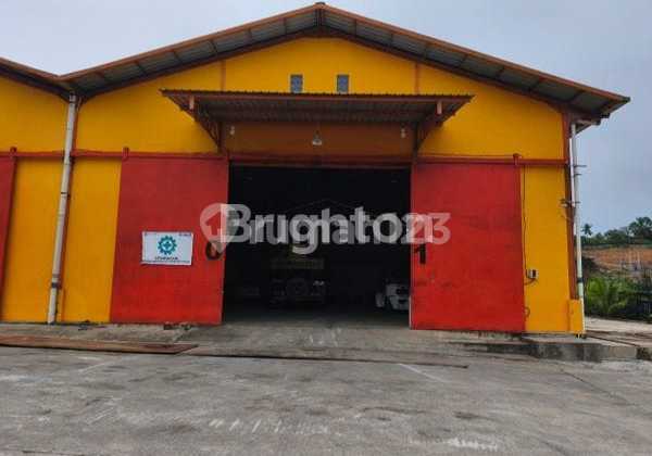 Large Warehouse for Rent, Spacious Parking, Located in Kariangau