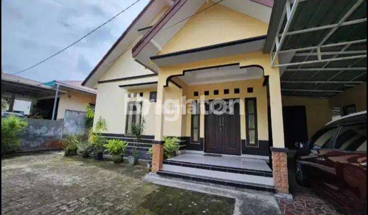 RUMAH  TENGAH KOTA BERNUANSA HIJAU LOKASI JL. PENGGALANG DAM DAERAH AMAN NYAMAN HARGA NEGO 1