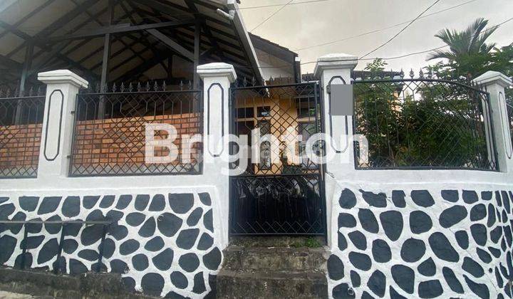 RUMAH BESAR DAN MURAH LOKASI TENGAH KOTA HARGA NEGO 2